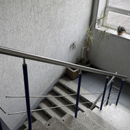 Laiptų turėklų saugos modifikavimas