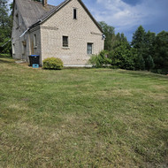 Reikia nugriauti verandą su balkonu, užmūryti balkono duris ir sumažinti langą