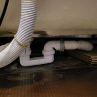 Vonioje nutrūko vamzdis