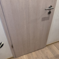 Ventiliacijos grotelės duryse