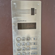 Telefonspynių montavimas