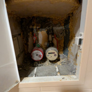 Pakeisti šalto vandens sklendę.