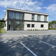 Reikalingas lauko langų ir durų valymas