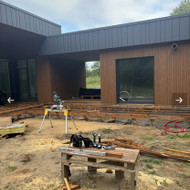 Stogelio antro etapo darbai - skardinimas priekio (parapetas), stogo danga PVC.., pakalimas medis