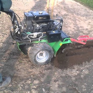 Tranšėjos kasimas jėgos kabėliui