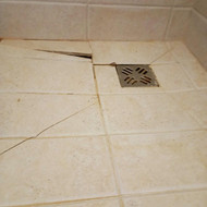 Reikalingas meistras sutvarkyti dušo plyteles