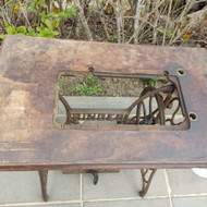 Stalviršio restauravimas siuvimo mašinai SINGER