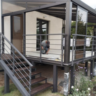 Metaliniai laiptai su terasa