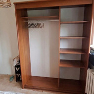 Rubu spintai reikia nauju slankiojanciu duru ir jas istatyt