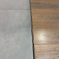 Grindyse esančiame tarpe išbyrėjęs užpildas