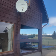 Reikia iśtesint ir sutvirtint kampine medine konstrukcija (kolona) terasos zonoje