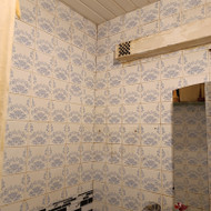 Reikia išklijuoti plyteles