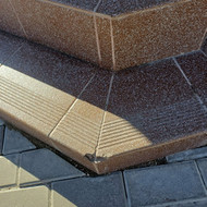 Reikia išklijuoti plyteles