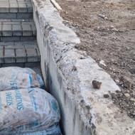 Aptrupėjusios sienelės pabetonavimas