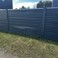 Išlankstyti ir pakeisti žaliuzinės tvoros segmentų dalis