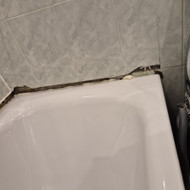 Reikia išklijuoti plyteles