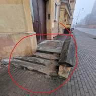 Įėjimo į daugiabutį namą lauko laiptų remontas