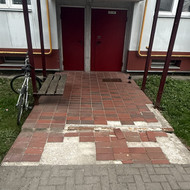 Daugiabučio lauko laiptinių grindinio tvarkymas