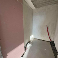 Reikia išklijuoti vonios plyteles Vilniuje