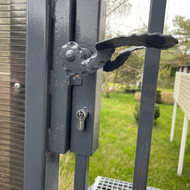 Reikia atrakinti vartelius