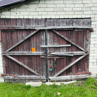 REIKIA PAGAMINTI ir sumontuoti GARAŽO DURIS ir ŠULINIO STOGELĮ