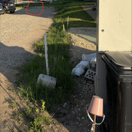 Žemės kasimo - pakloti gofros vamzdį elektros laidams.
