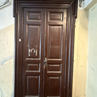 Medinės durys