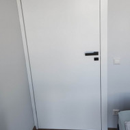 Ieškau gero meistro, kuris sumontuotų bute kambario duris