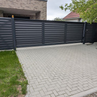 Reikia Stumdomų vartų 6m, 1m vartelių ir tvoros. Bendras ilgis 19.9m, apie 1.8m aukščio