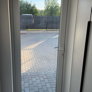 Pleveles klijavimas ant lango/durų