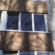 Plastikinio lango balkone pritvirtinimas