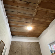 Reikalingos įtempiamos lubos baltos spalvos svetainėje