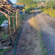 Tvorai reikia sumontuoti stulpus
