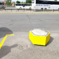 Reikia perstumti ar perkelti apie 450 kg. svorio klombą iš betono .