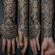 Užklausa dėl Yakuza stiliaus tatuiruotės riešui ir plaštakai