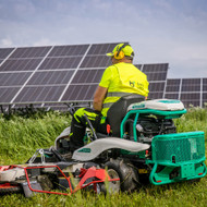 Ieškomi žolės pjovėjai arba brigada darbui saulės elektrinių parkuose 12 Eur / val