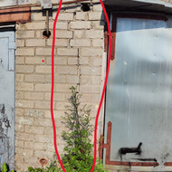 Reikalinga permūryti, garažo sieną ir plytas po skarda