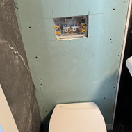 Tuoleto apliklijavimas plytelėlis