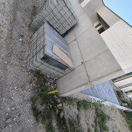 Reikia pervežti 5 paletes trinkelių