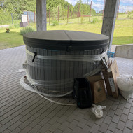 Užnešti kubilą į kiemą, Pilaitė