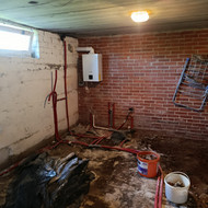 Grindų demontavimas, išdaužyti sena betoną 15m2  ir 10m2 be betono iškasti 10cm , paruošti prieš ded