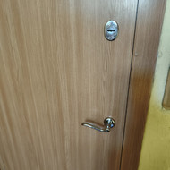 Spynų keitimas sarvo durys