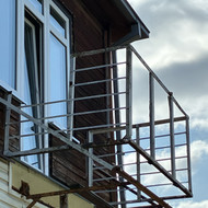 Balkono renovacija: pakeisti, įtvirtinti naują balkono karkasą