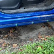 Automibilio detalės keitimas (slenksčio apdaila)