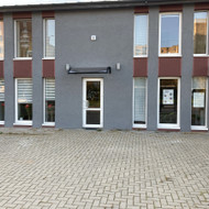 Ieškau kas galėtų sumontuoti 5 plastikinius Plastenos lauko stogelius virš durų