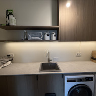 Reikia suklijuoti 1.9m plytelių