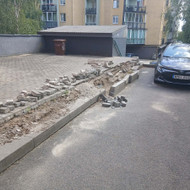 Reikia sutvarkyti laiptą iš trinkeliu