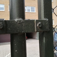 Metalinės tvoros demontavimas