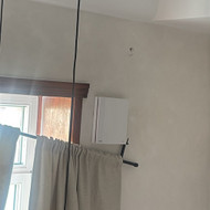 Reikalingi pakabinti ištrūkusi karniza