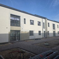 Ieškome meistrų betoninių klinkerio tipo fasado plytelių klijavimui ir siūlių rievėjimui